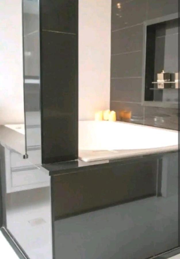 Apart Luxo No Centro Com Hidromassagem Apartamento Curitiba Exterior foto